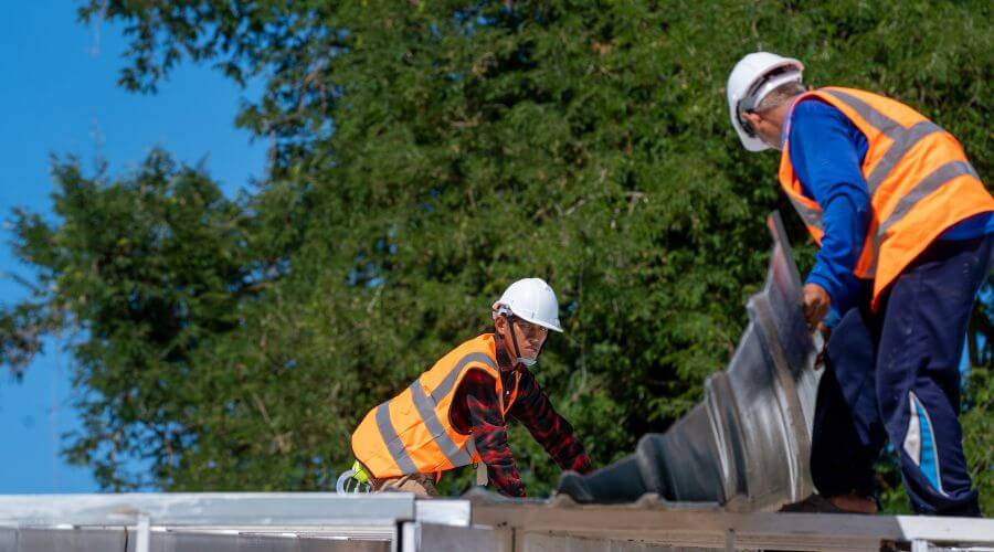 Professional gutter cleaning in Bickleton, WA